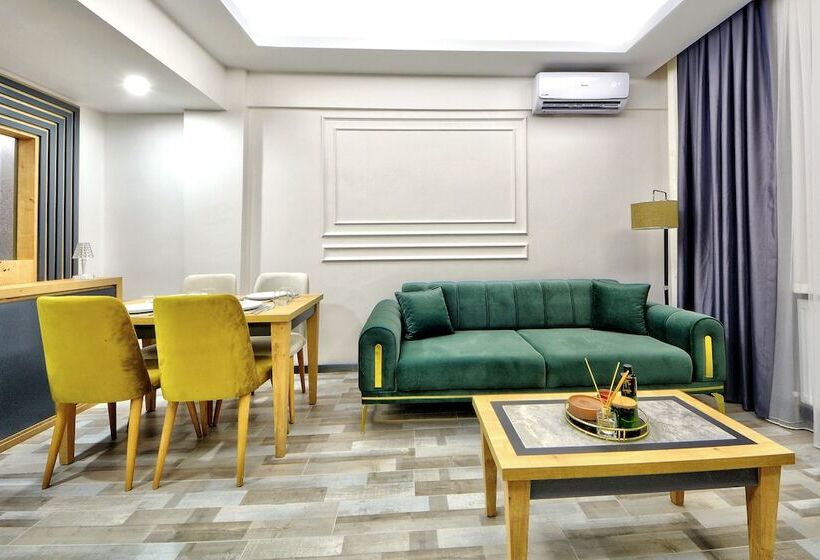 اتاق لوکس با تخت بزرگ, North Blue Life