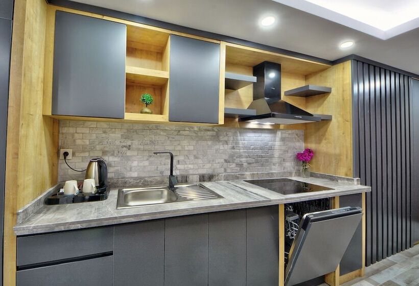 اتاق لوکس با تخت بزرگ, North Blue Life