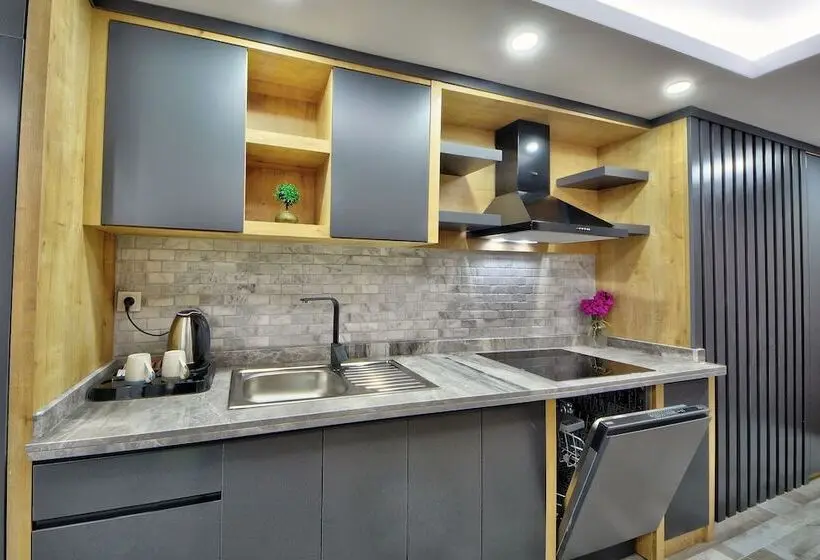 اتاق لوکس با تخت بزرگ, North Blue Life