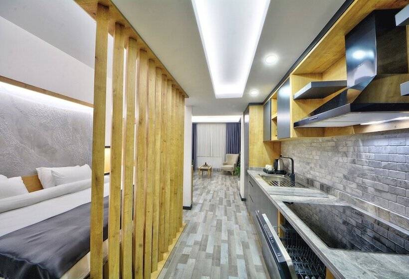 اتاق لوکس با تخت بزرگ, North Blue Life