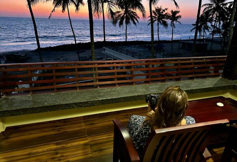اتاق سوپریور با تخت بزرگ, Maadathil Cottages & Beach Resort