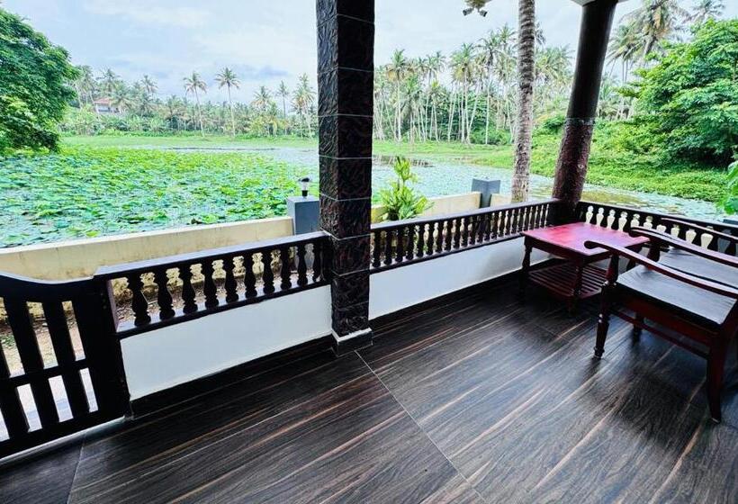 اتاق استاندارد با تخت بزرگ, Maadathil Cottages & Beach Resort