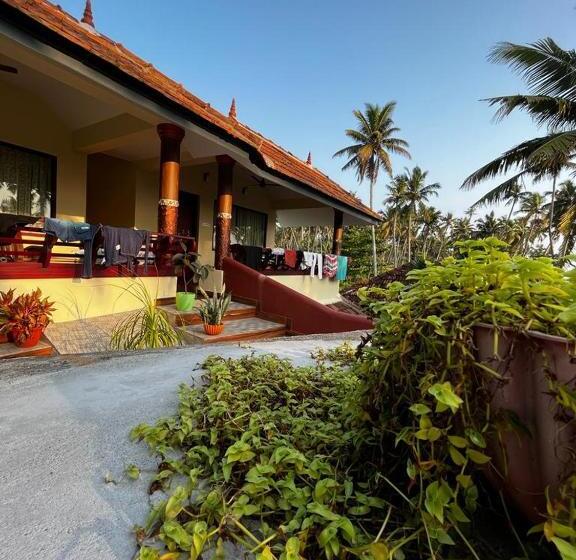 اتاق استاندارد با تخت بزرگ, Maadathil Cottages & Beach Resort