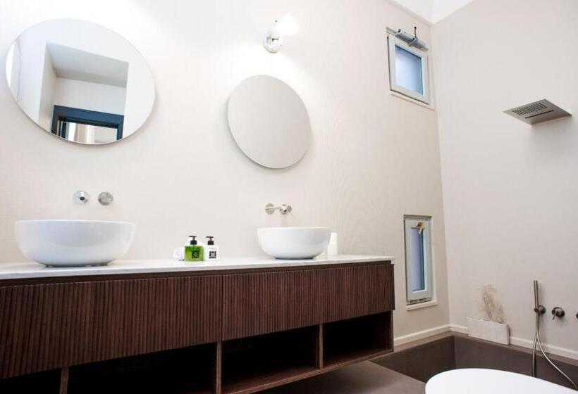 스탠다드 룸 킹사이즈 침대, Molo Suites