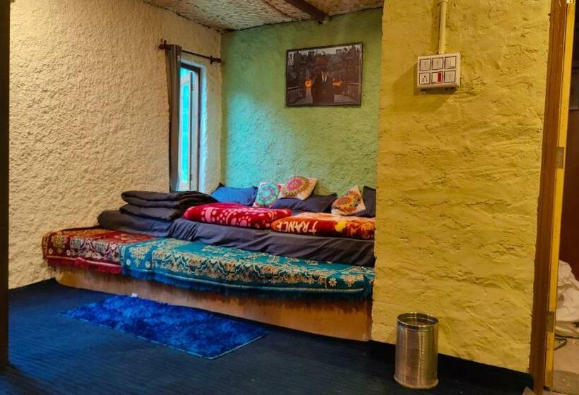 اتاق خانوادگی, Circle Square