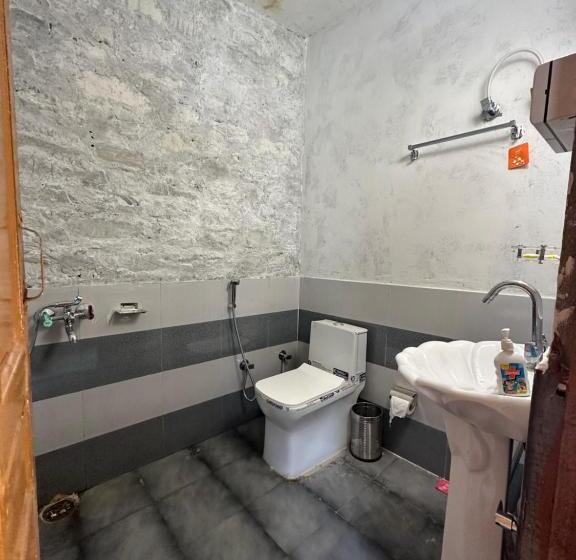 اتاق استاندارد, Circle Square