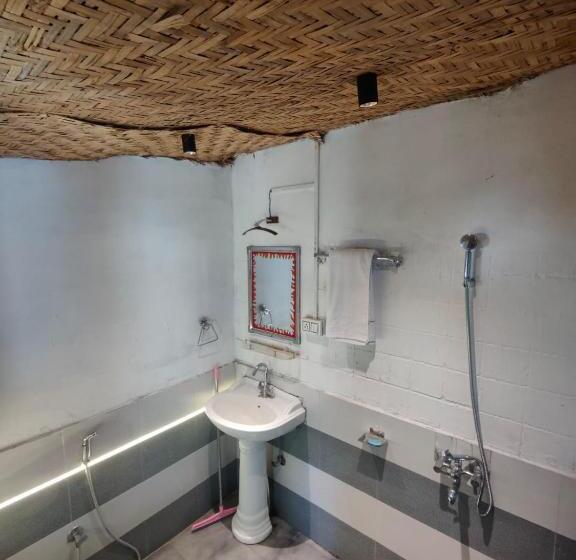 اتاق لوکس با بالکن, Circle Square