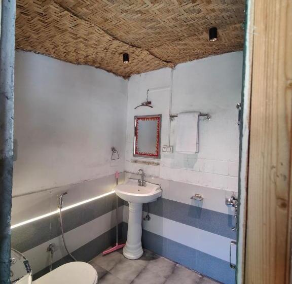 اتاق لوکس با بالکن, Circle Square