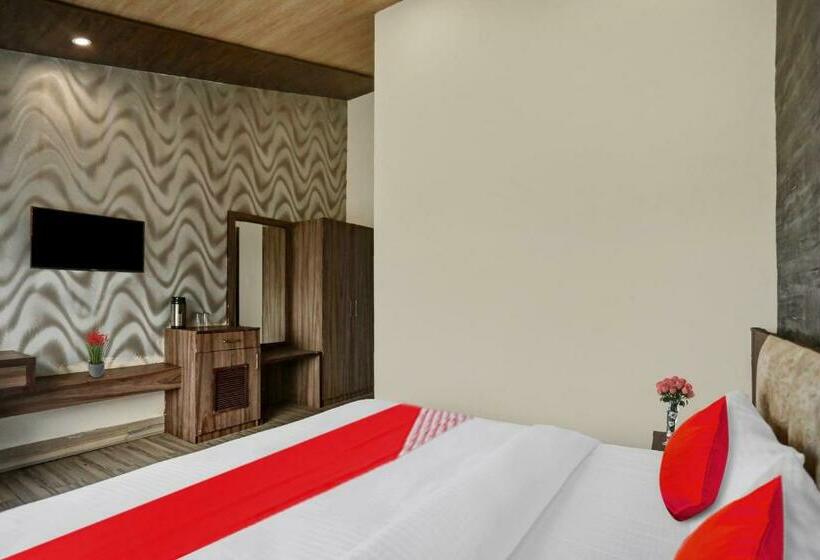 三人经典房间, Flagship Sparsh 11 Heaven