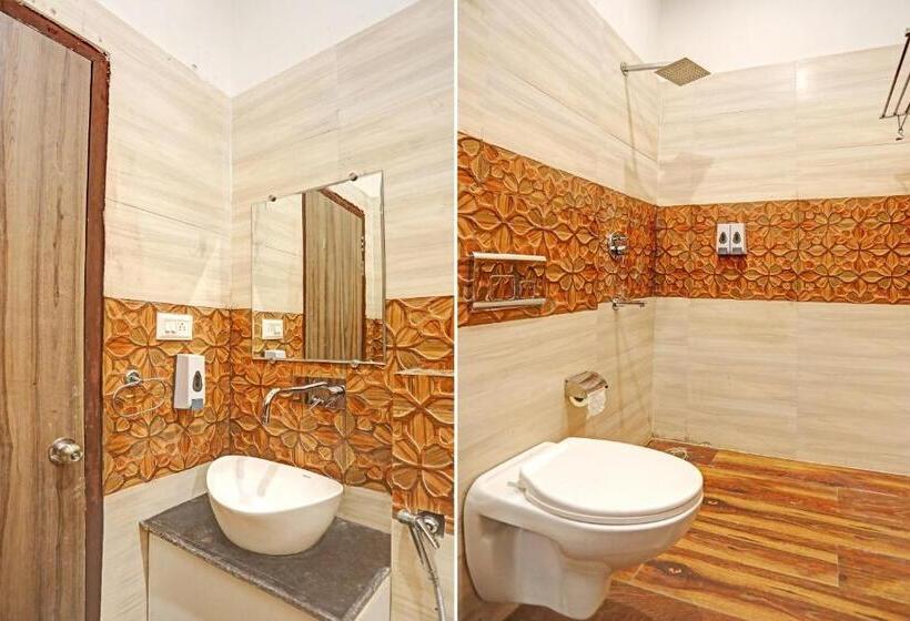 三人经典房间, Flagship Sparsh 11 Heaven