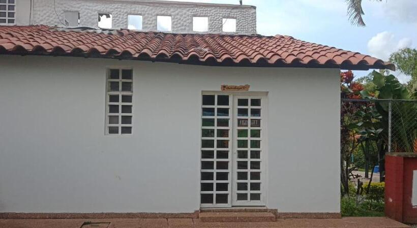 패밀리 룸, Chalet La Promesa
