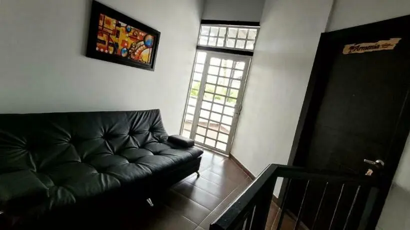 سوییت خانوادگی, Chalet La Promesa