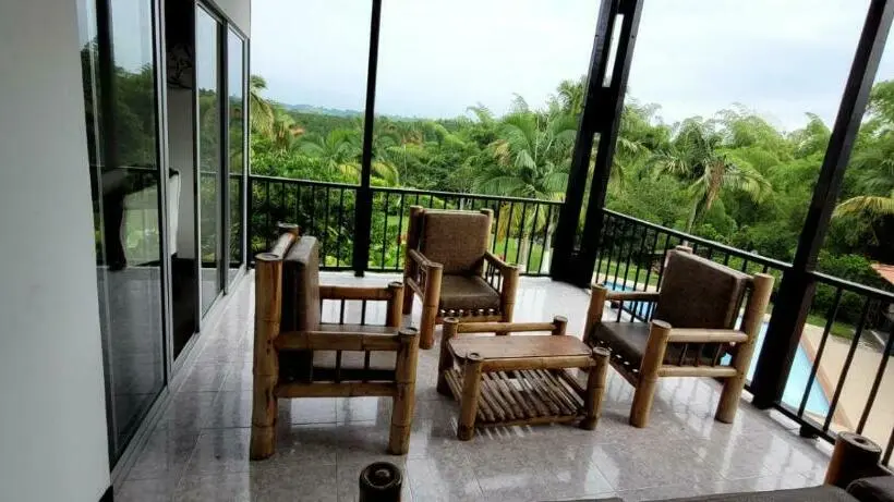 سوییت خانوادگی, Chalet La Promesa