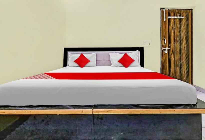 חדר קלאסי לשלושה, Oyo Flagship  Prince In