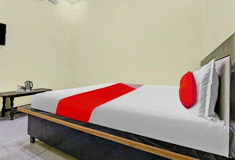 חדר קלאסי לשלושה, Oyo Flagship  Prince In