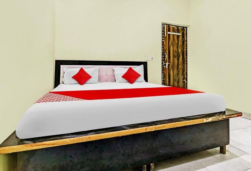 חדר קלאסי לשלושה, Oyo Flagship  Prince In