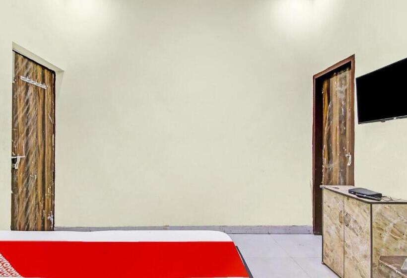 חדר קלאסי לשלושה, Oyo Flagship  Prince In