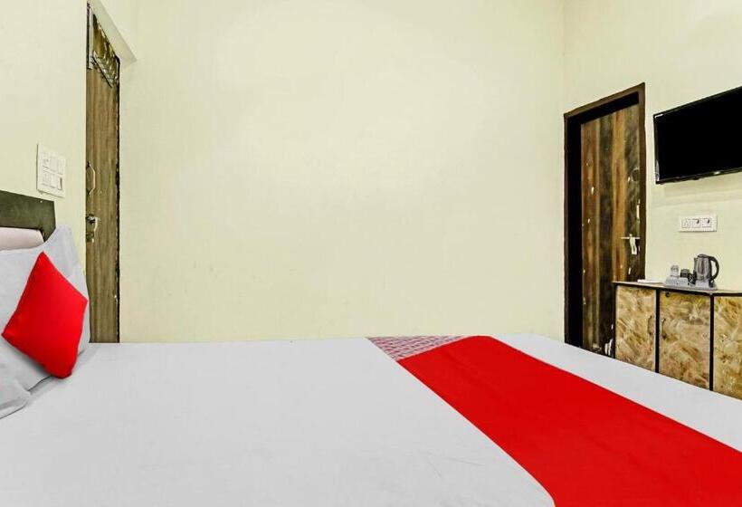 חדר קלאסי לשלושה, Oyo Flagship  Prince In