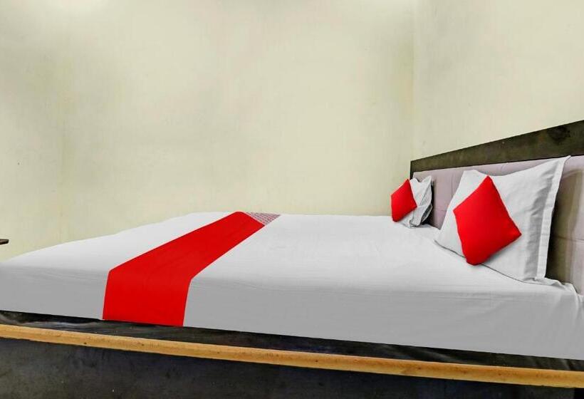 חדר קלאסי לשלושה, Oyo Flagship  Prince In