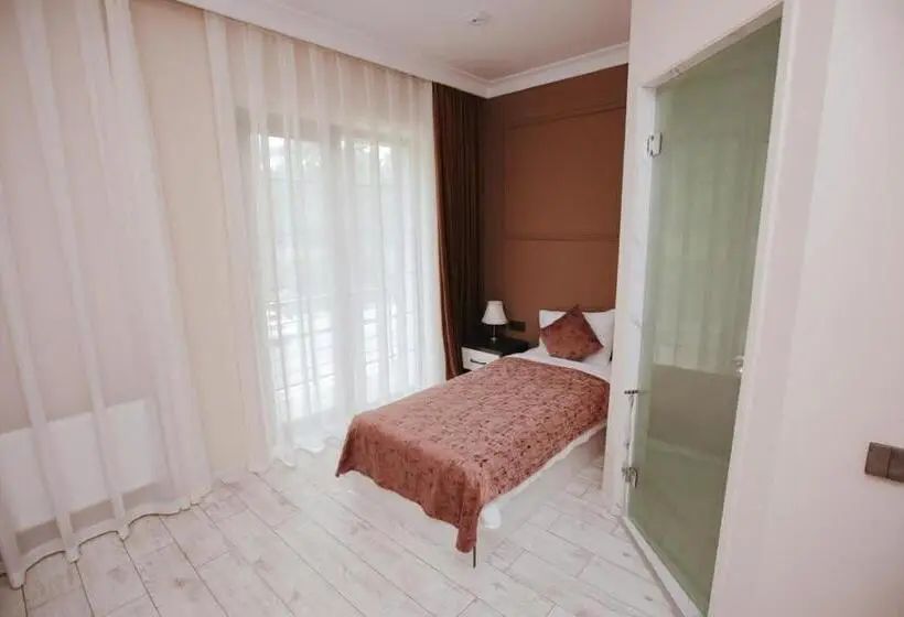 اتاق استاندارد یک نفره, Castle Resort Spa