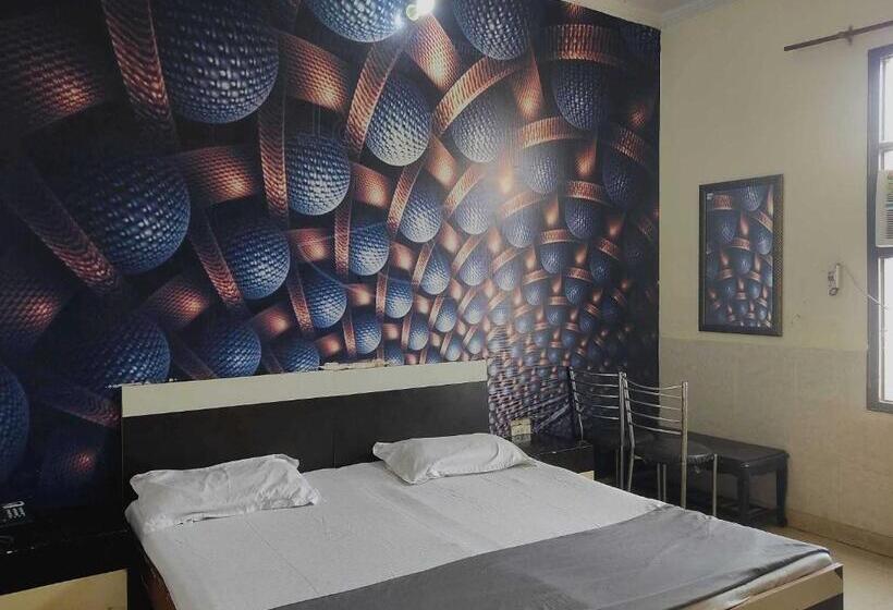 豪华三人间, Oyo Best Stay