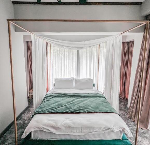 اتاق لوکس, Park Resort Mtirala National Park