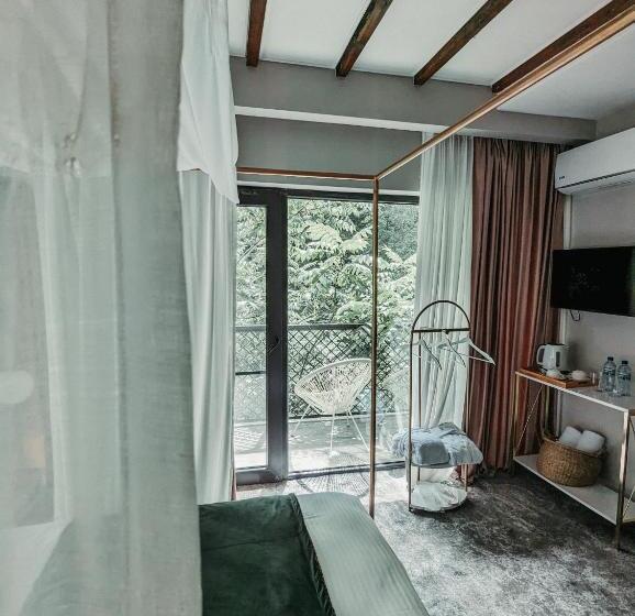 اتاق لوکس, Park Resort Mtirala National Park