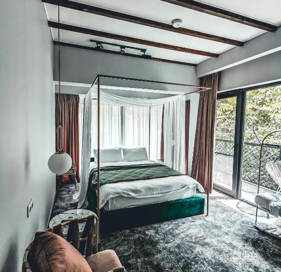 اتاق لوکس, Park Resort Mtirala National Park