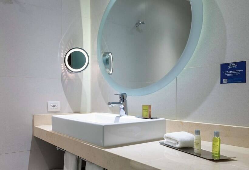 اتاق استاندارد با تخت دوبل, Doubletree By Hilton Guadalajara Centro Historico