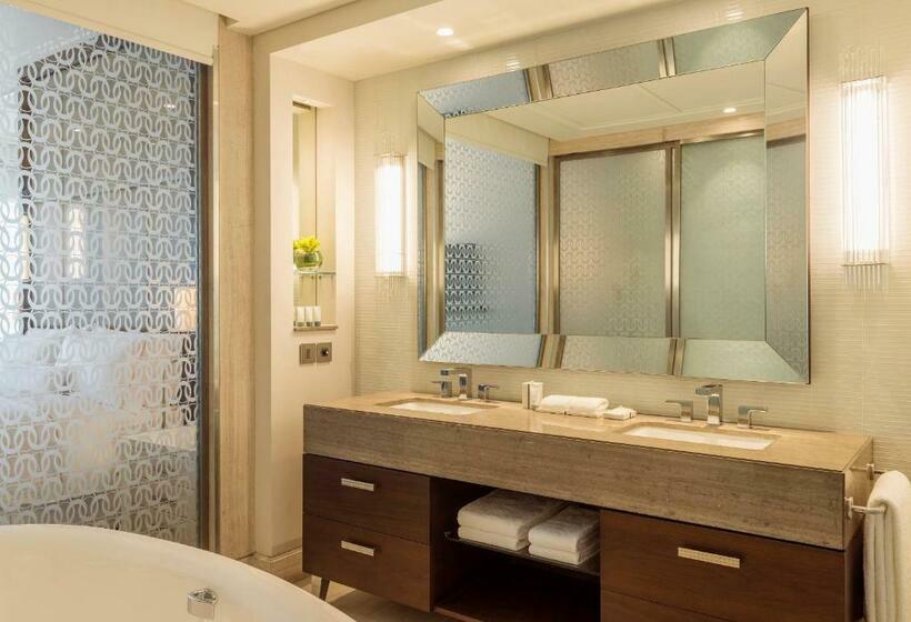 اتاق لوکس با چشم‌انداز, Hilton Dubai Al Habtoor City