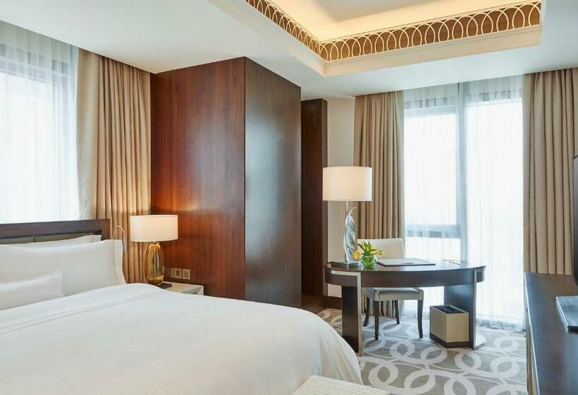 سوئیت جونیور با تخت بزرگ, Hilton Dubai Al Habtoor City
