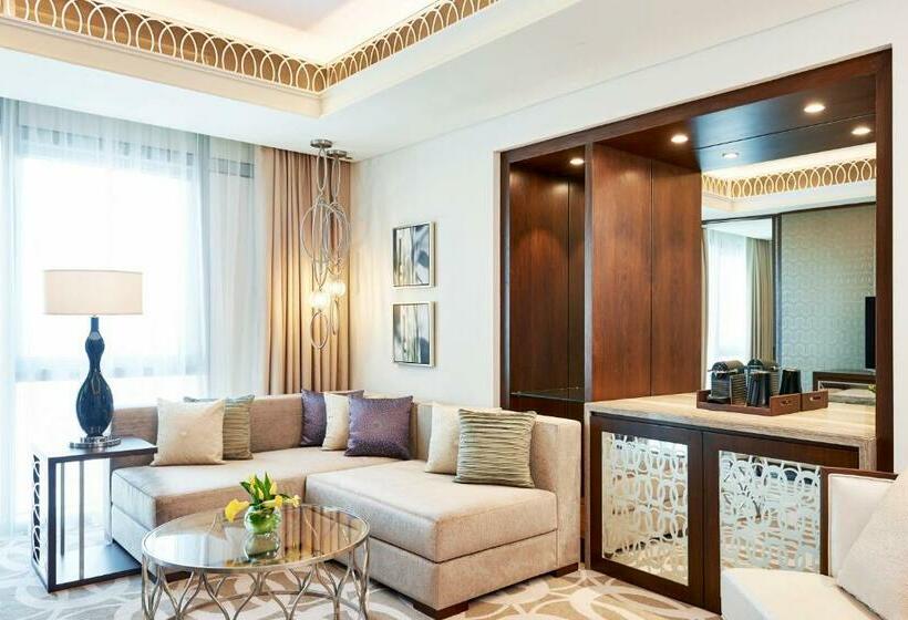 سوئیت جونیور با تخت بزرگ, Hilton Dubai Al Habtoor City