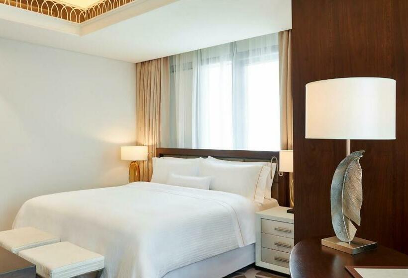 سوئیت جونیور با تخت بزرگ, Hilton Dubai Al Habtoor City