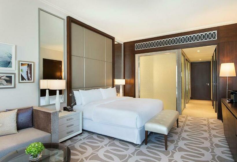 اتاق استاندارد با تخت بزرگ برای معلولان, Hilton Dubai Al Habtoor City