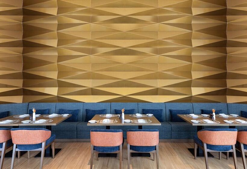 سوییت اجرایی, Hilton Dubai Al Habtoor City