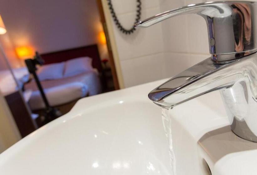 标准三人间, Le Home