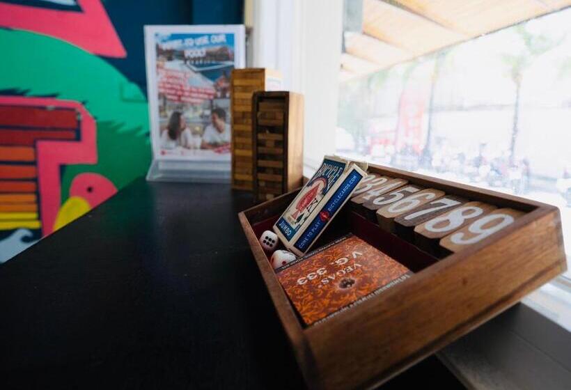 سرير فى غرفة مشتركه, Ok Phuket