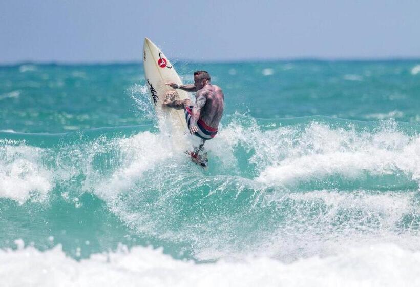 سرير فى غرفة مشتركه, Ok Phuket