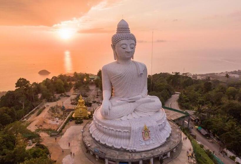 سرير فى غرفة مشتركه, Ok Phuket