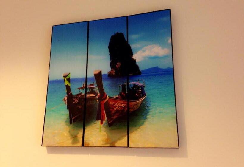 آپارتمان 1 خوابه با بالکن, Siray House