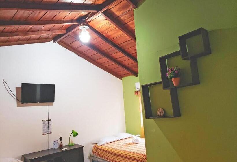 اتاق استاندارد چهار تخته, Y Restaurante Las Gardenias