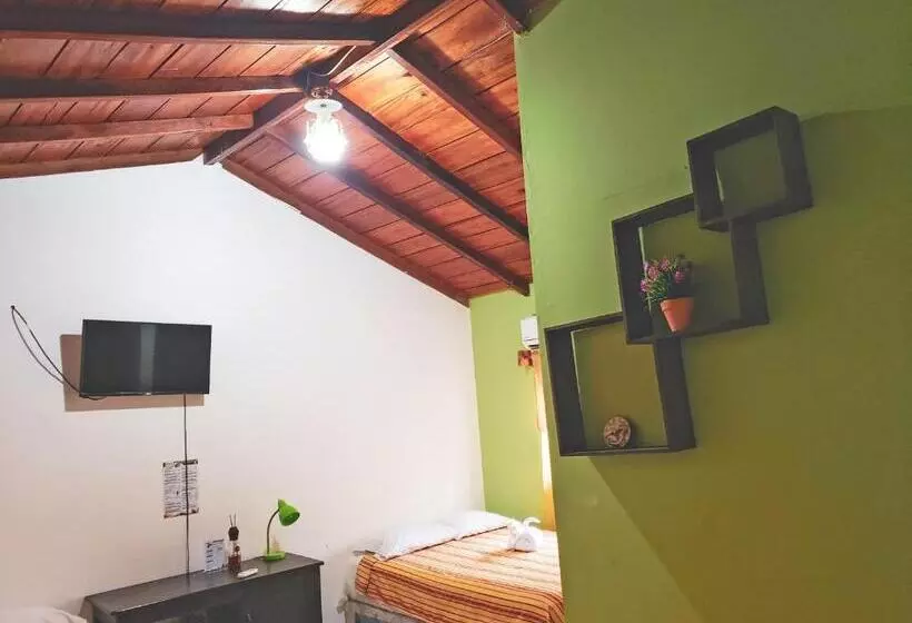 اتاق استاندارد چهار تخته, Y Restaurante Las Gardenias
