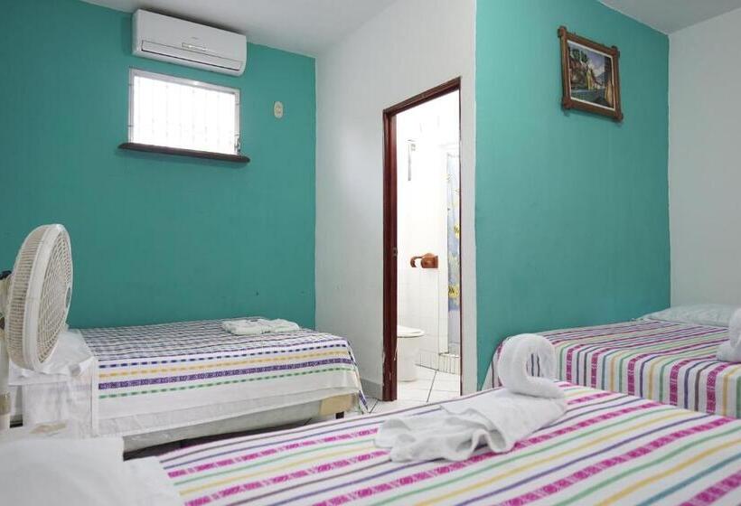 اتاق استاندارد سه نفره, Y Restaurante Las Gardenias