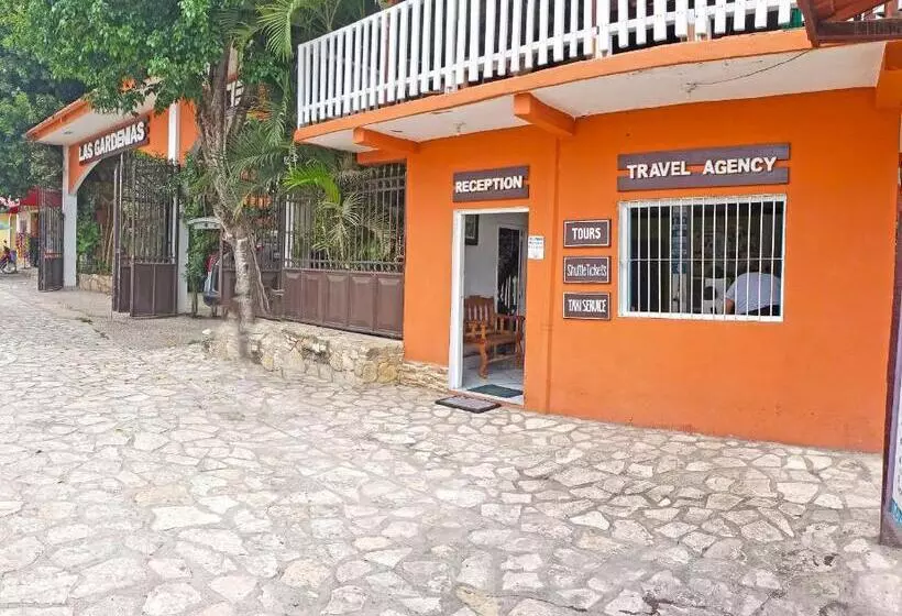 اتاق استاندارد سه نفره, Y Restaurante Las Gardenias