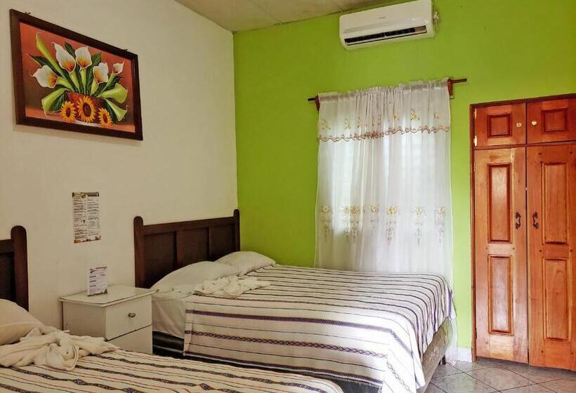 اتاق استاندارد یک نفره, Y Restaurante Las Gardenias