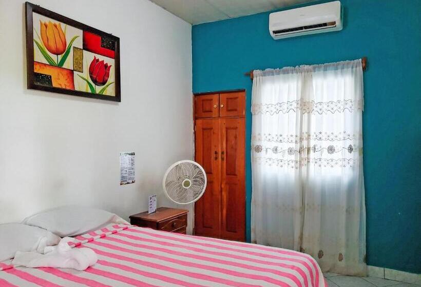 اتاق استاندارد یک نفره, Y Restaurante Las Gardenias