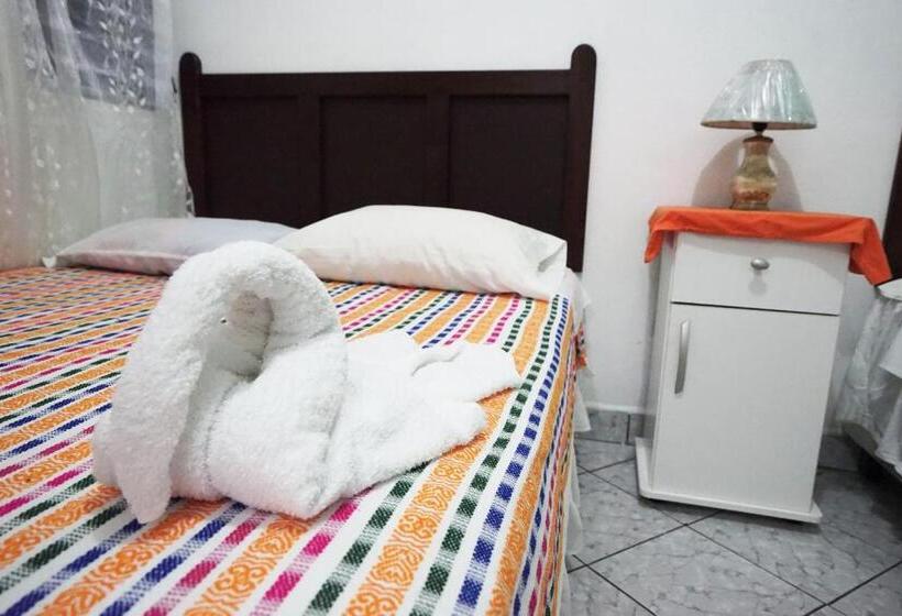 اتاق استاندارد یک نفره, Y Restaurante Las Gardenias