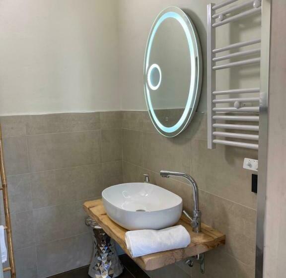 Номер Стандарт Кровать Кинг Адаптированный для Инвалидов, Luvias Spa