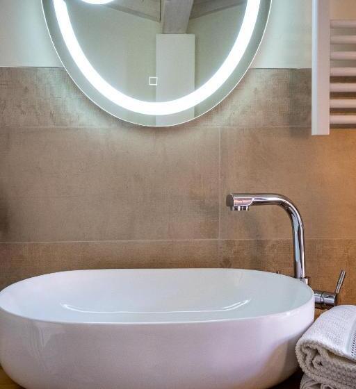 غرفة قياسية سرير كينج لذوى الإحتياجات الخاصة, Luvias Spa