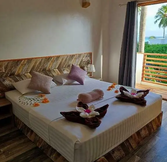 اتاق لوکس با چشم‌انداز دریا, Cowry Inn